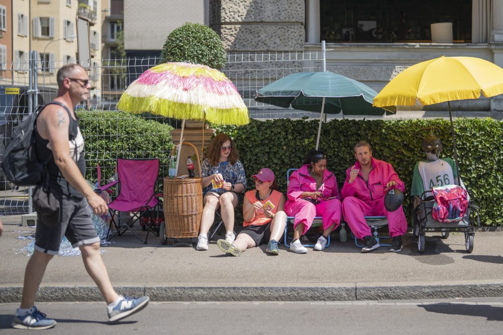 Sprinkleranlagen sollen Teilnehmende der Street Parade vor der Hitze schützen