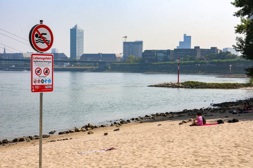 «Erhebliche Gefahr für Leib und Leben»: Baden im Rhein in Düsseldorf verboten