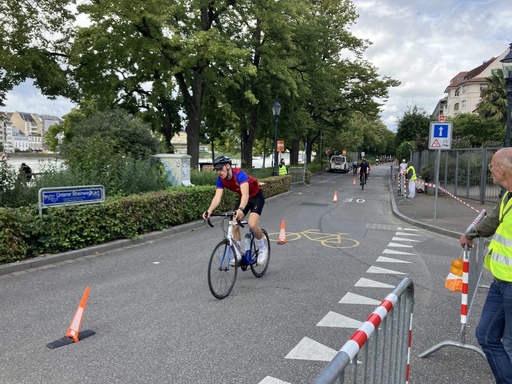 Der Rekord-Triathlon in Basel ist in vollem Gange