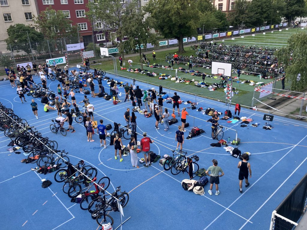 Der Rekord-Triathlon in Basel ist in vollem Gange