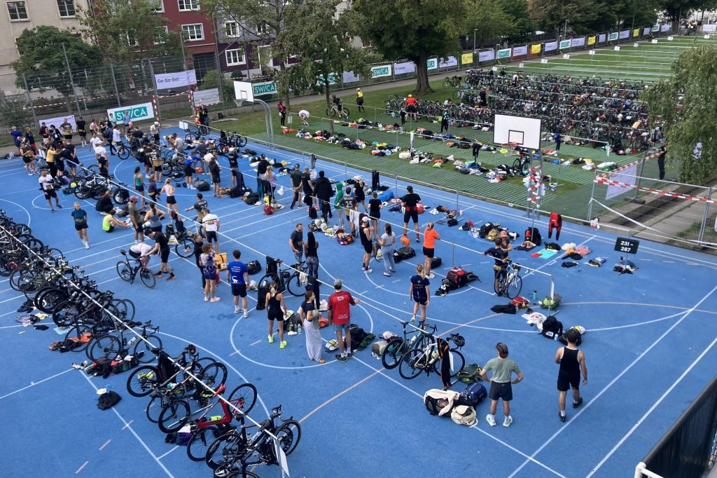 Der Rekord-Triathlon in Basel ist in vollem Gange