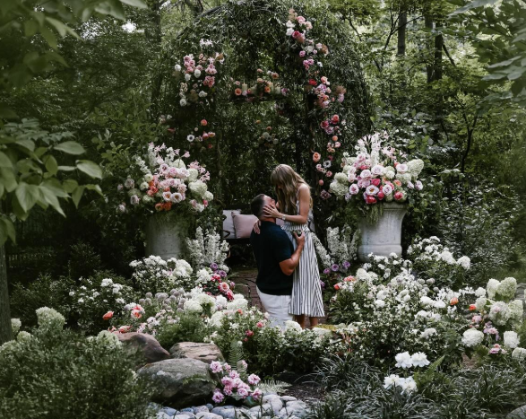 Vater von Travis Kelce verrät Verlobungs-Details