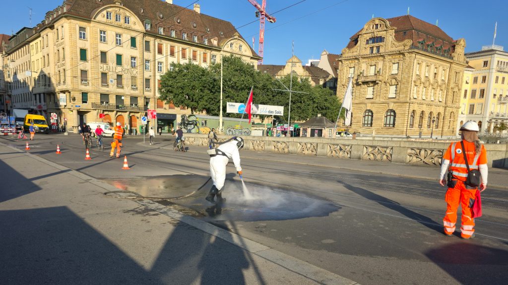 Fussbälle auf der Mittleren Brücke endgültig entfernt