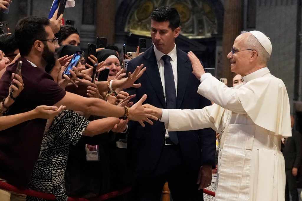 Jugendliche feiern mit Papst beim Freilufttreffen in Rom