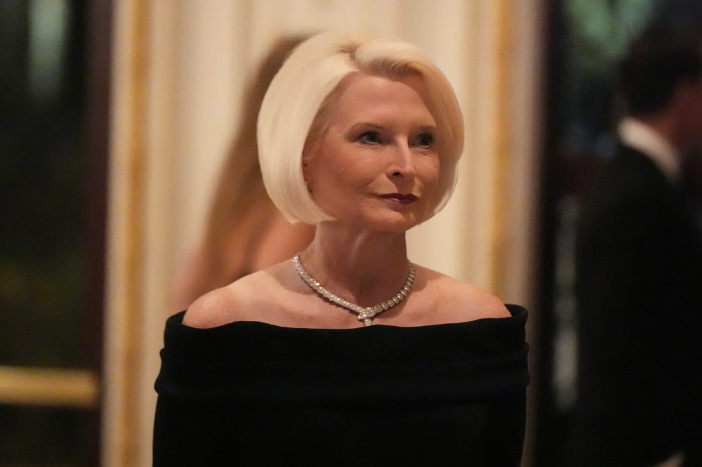 Senat bestätigt Trumps Kandidatin als Botschafterin für die Schweiz