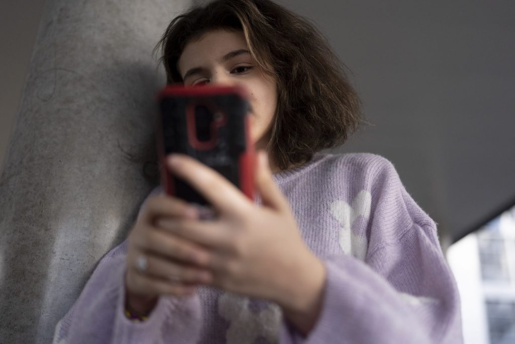 SMS-Sorgenberatung als Falle: Jugendpfarrer vor Gericht