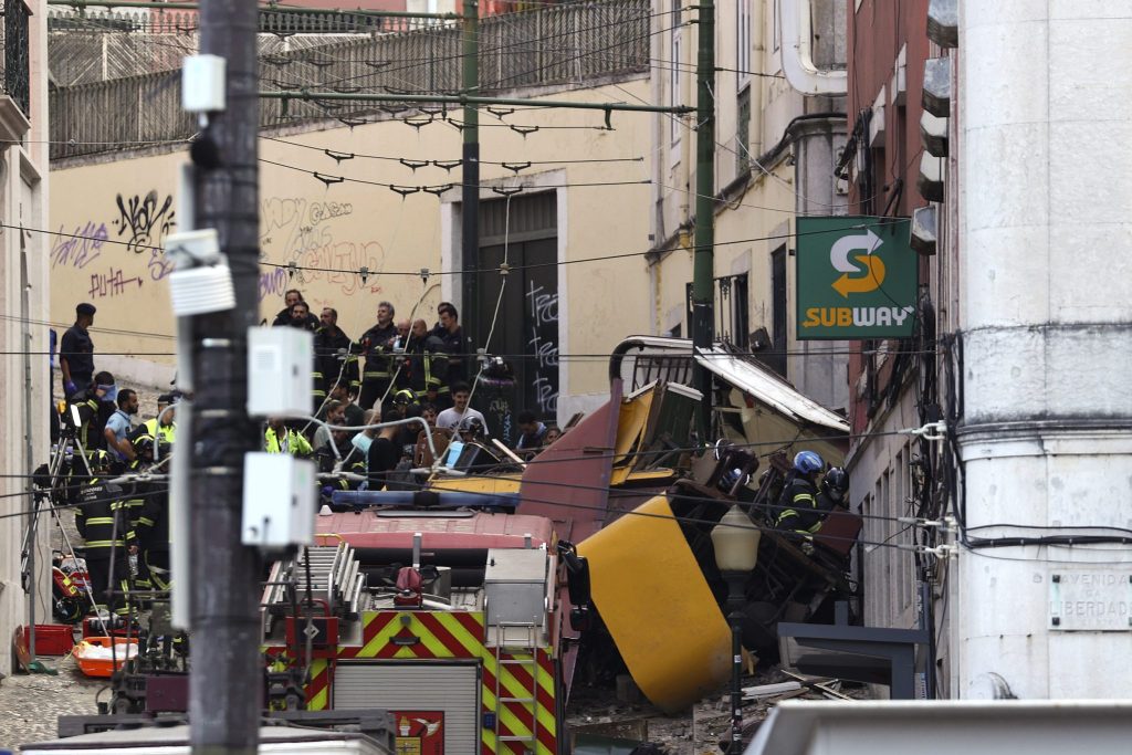 Standseilbahn in Lissabon entgleist – 15 Menschen sterben