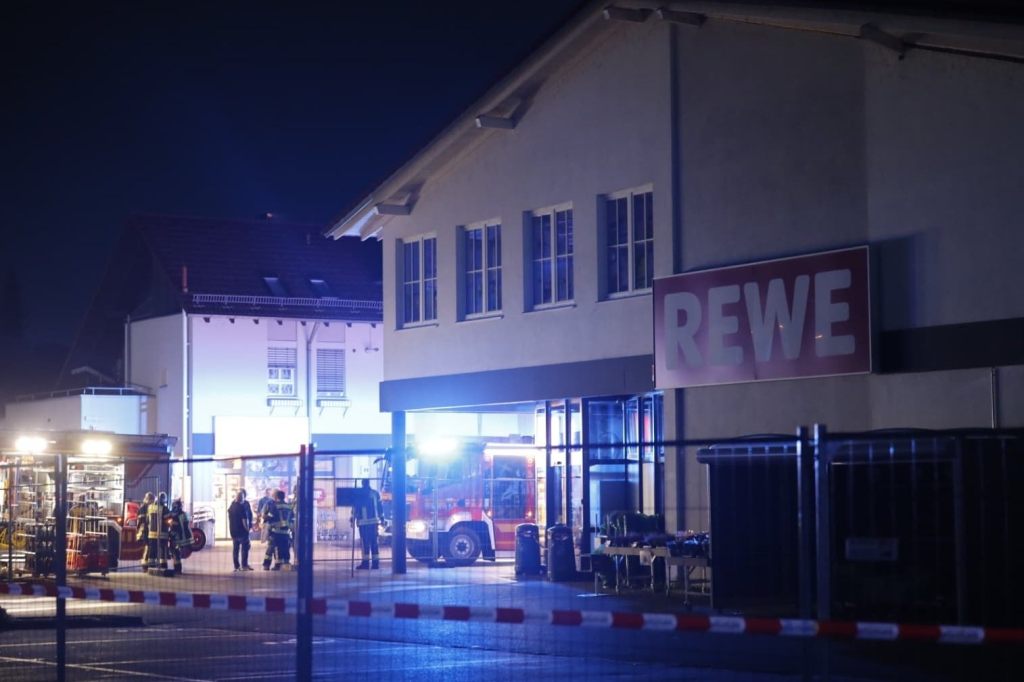 Zwei Schwerverletzte bei Einsturz von Supermarktdach bei Waldshut