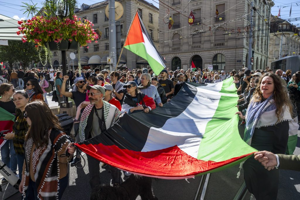 Tausende demonstrieren in Schweizer Städten in Solidarität mit Gaza