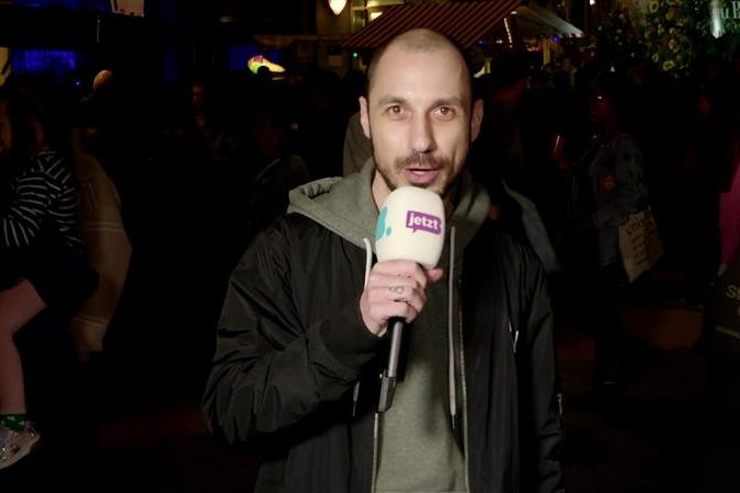 «Johnny» moderiert am Flâneur