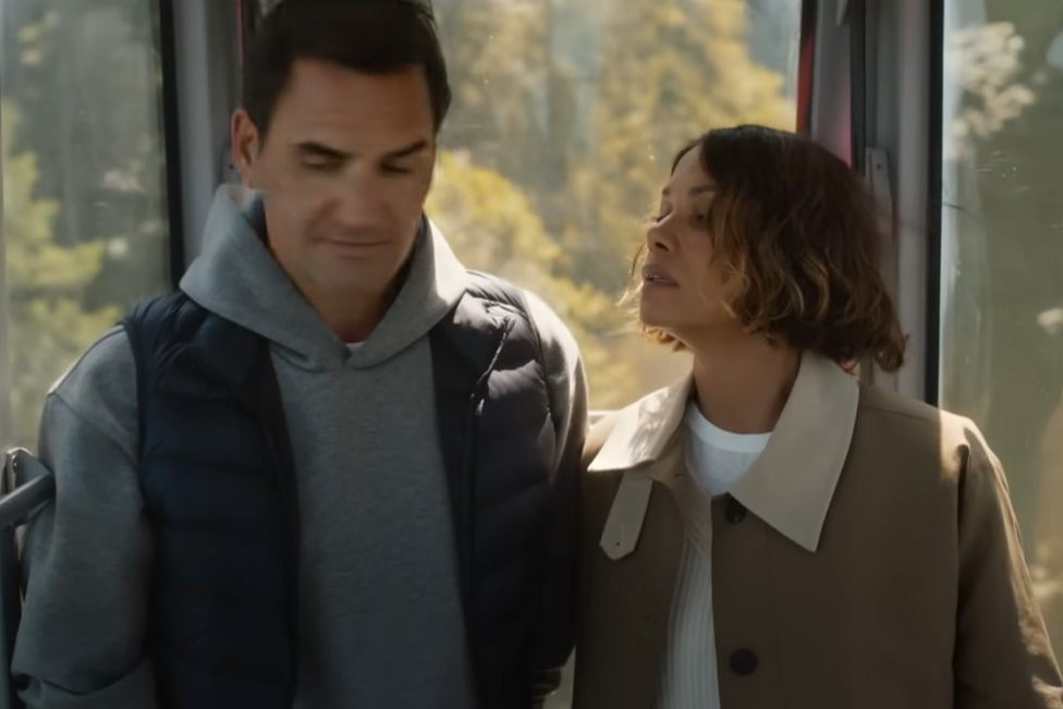 Wenn sich Halle Berry von der Schweizer Landschaft ablenken lässt