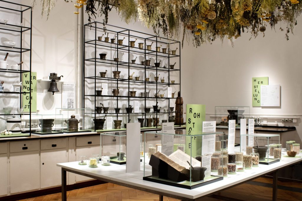 Eine Sonderausstellung gewährt Einblicke in die Geschichte des Pharmaziemuseums