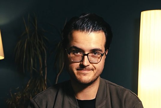 Bevor es ins Wochenende geht: Zehn Fragen an Moderator Florian Scheller