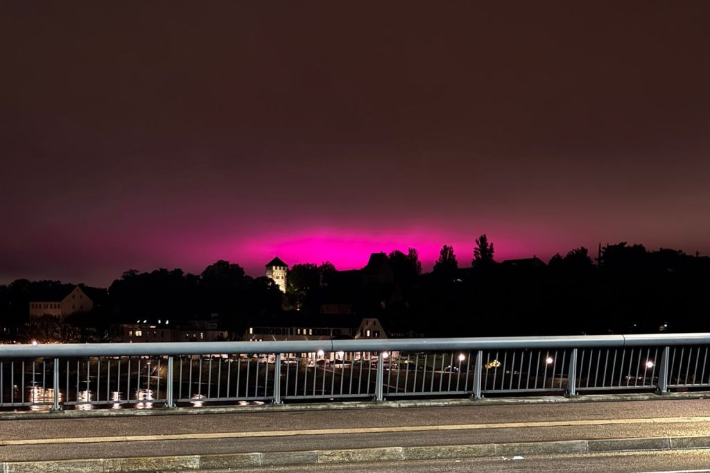 Der Basler Nachthimmel leuchtete pink: Schick uns dein Bild davon