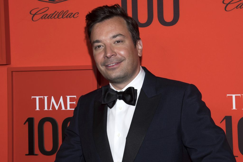 Jimmy Fallon feiert im Kilt mit Soldaten in Schottland