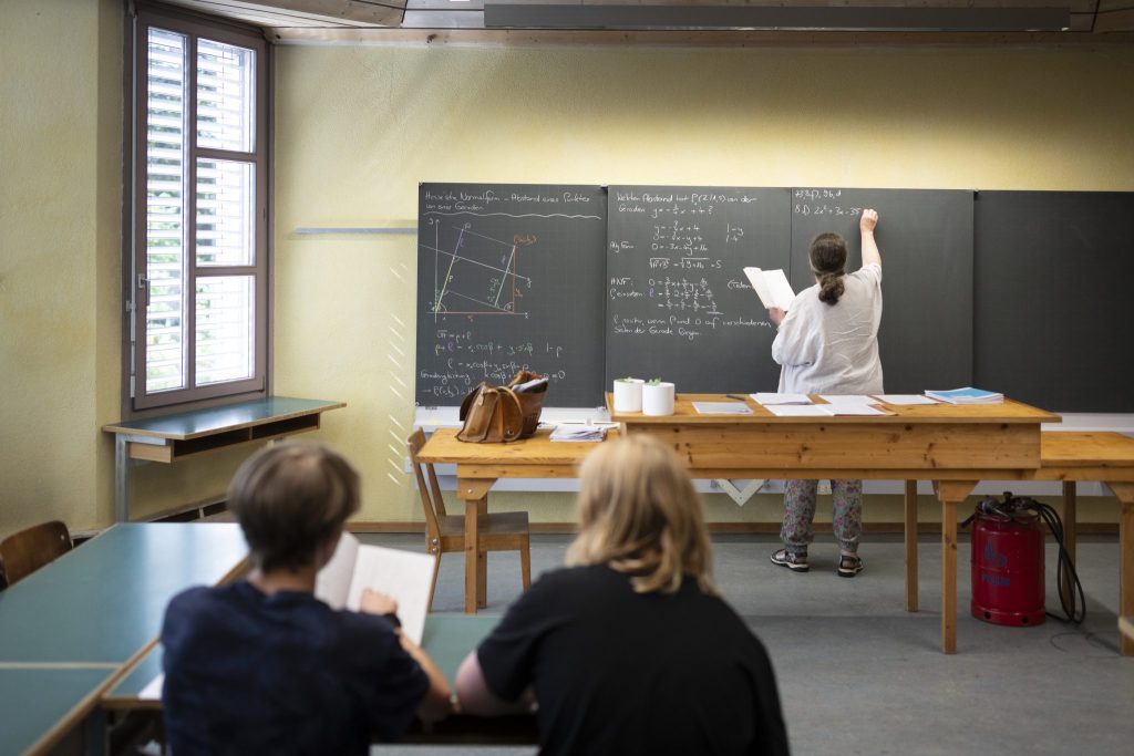 Eltern trauen Töchtern in Naturwissenschaften weniger zu als Söhnen