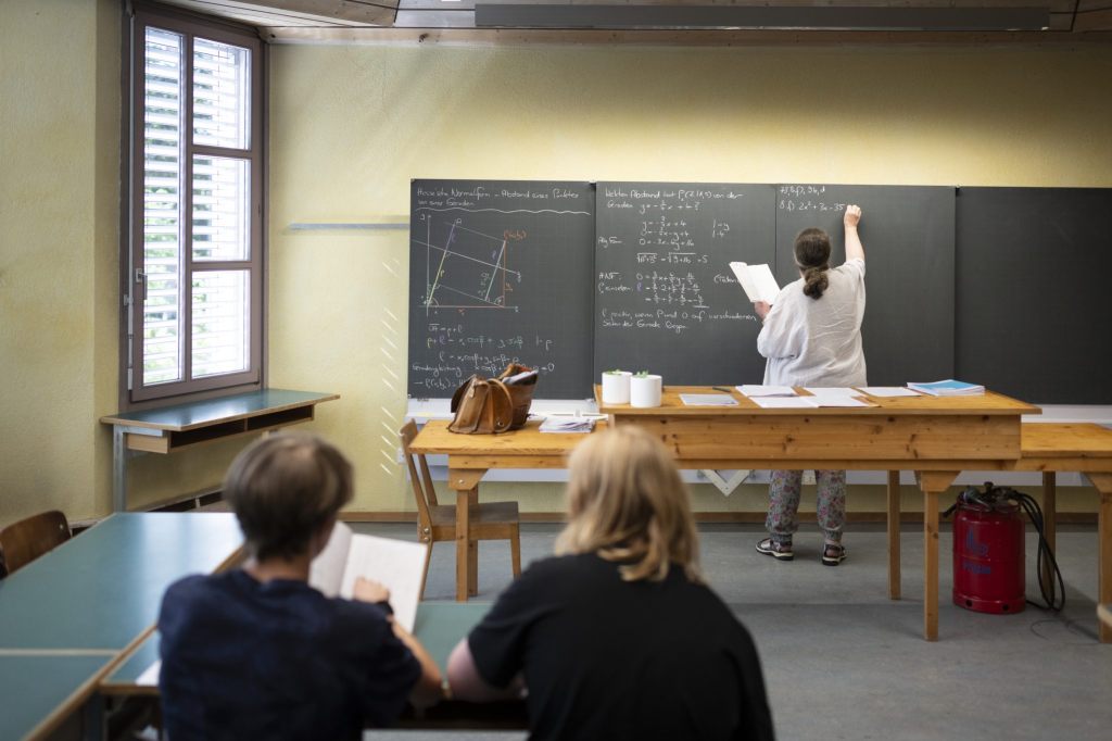 Eltern trauen Töchtern in Naturwissenschaften weniger zu als Söhnen