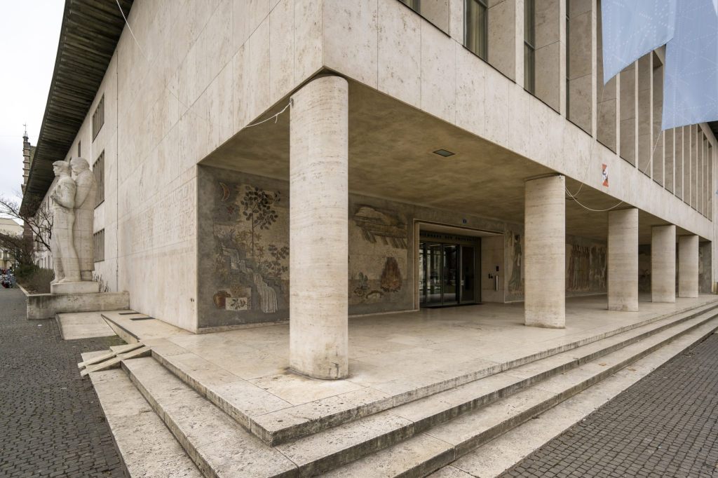 Regierungen bestätigen Mitglieder des Universitätsrats