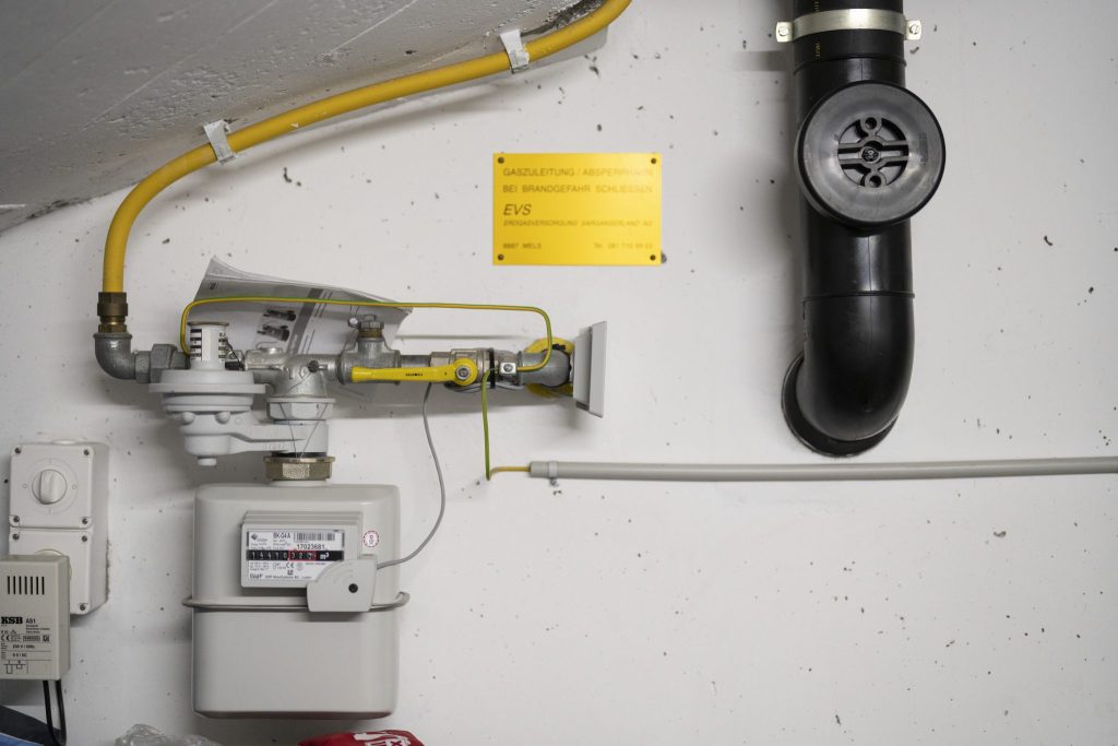 Offenes Abgasrohr kostete Frau das Leben: Kaminfeger vor Strafgericht