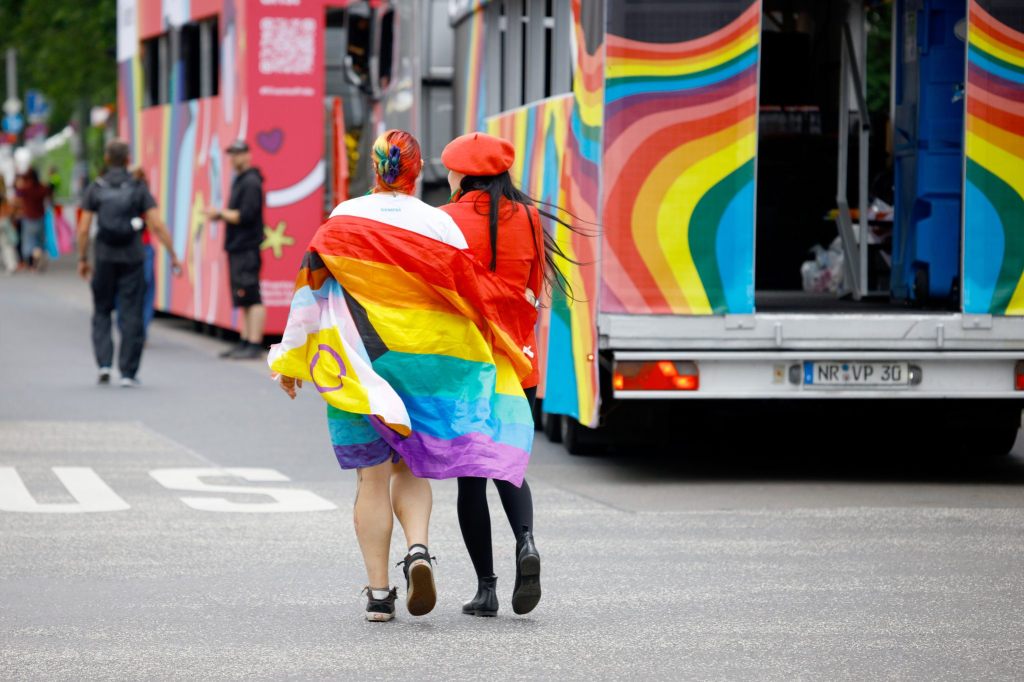 Stiefkindadoption soll für Regenbogenfamilien erleichtert werden