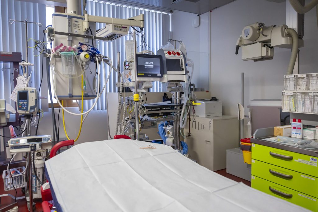 Schweizer sorgen sich um Gesundheitskosten und Migration