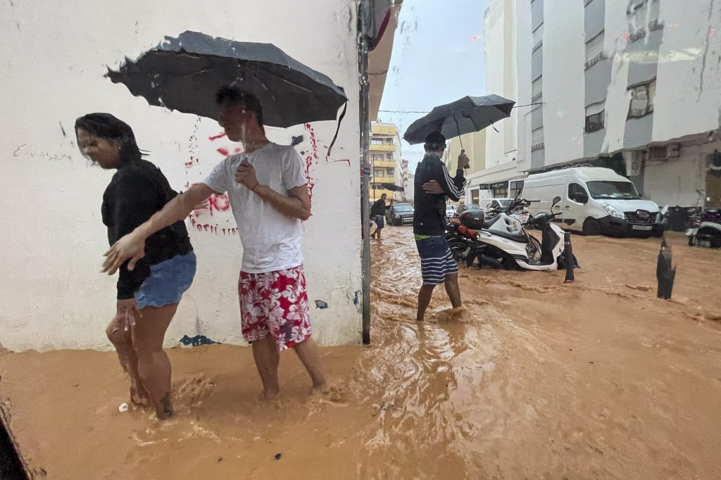 Rekordregen auf Ibiza – Felssturz und Hotel-Evakuierung