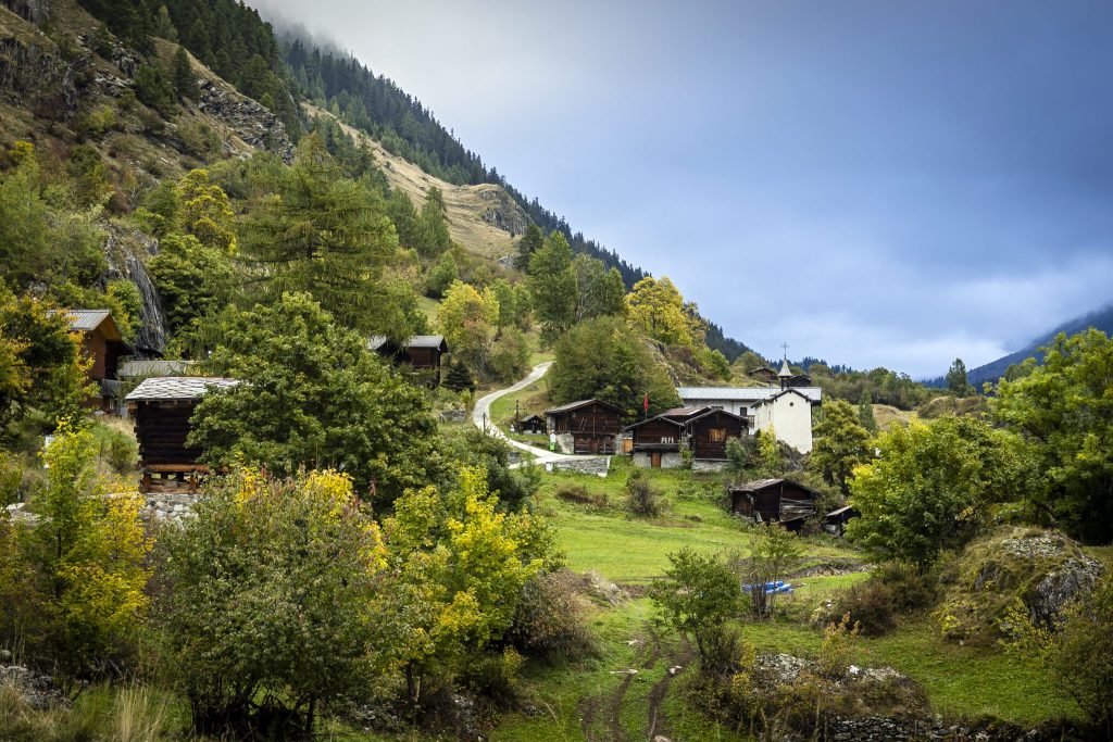 Einige Häuser in Blatten haben bald wieder Strom