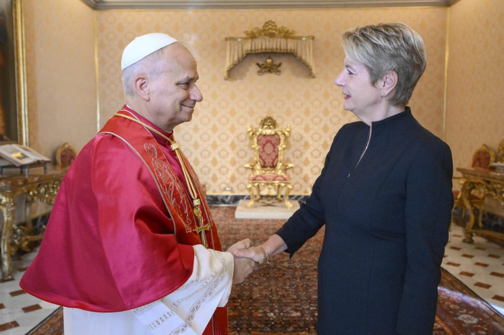Bundespräsidentin spricht mit Papst Leo XIV. über Zollkonflikt