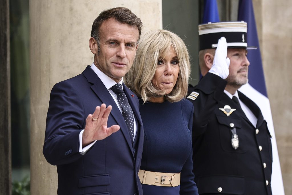 Frankreichs First Lady wehrt sich vor Gericht gegen Cybermobbing