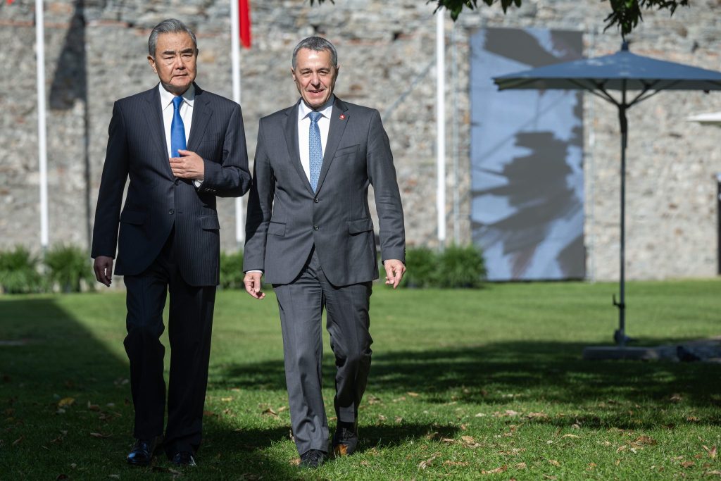 Bundesrat Cassis empfängt chinesischen Aussenminister im Tessin