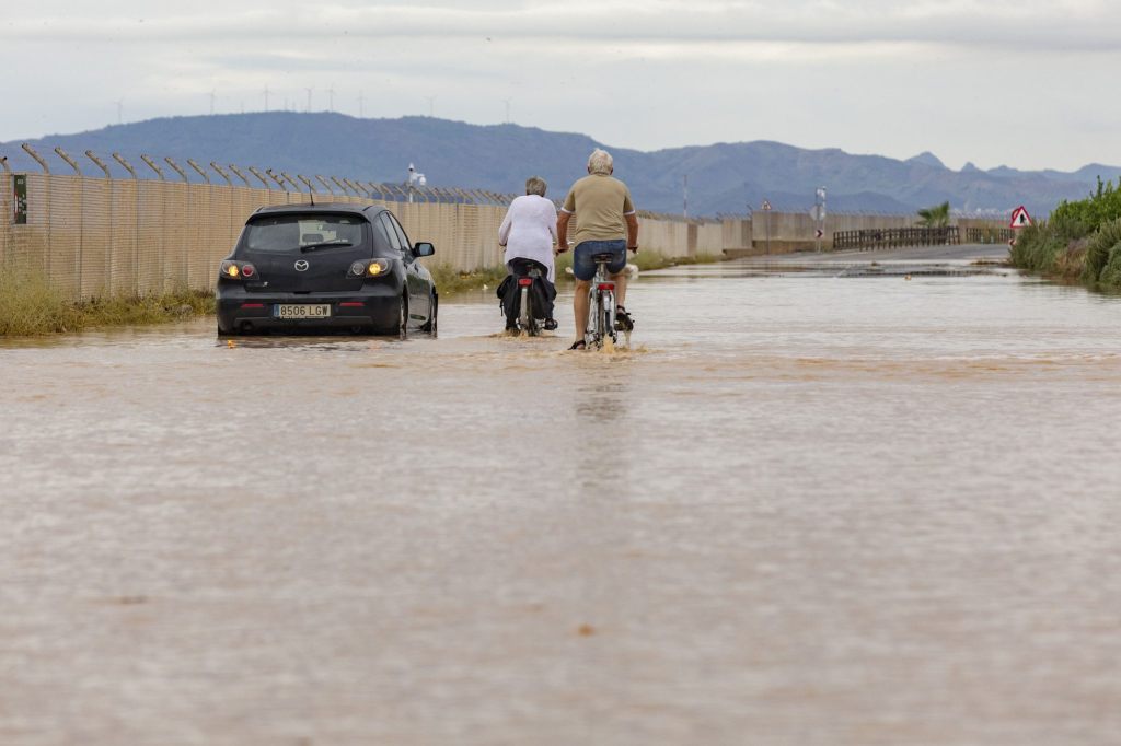 Überschwemmungen nach heftigen Regenfällen in Südostspanien