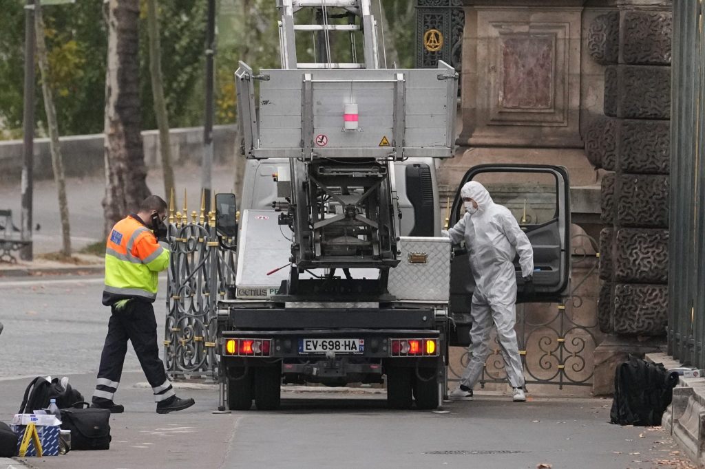 Fahnder sehen organisierte Kriminalität hinter Louvre-Coup