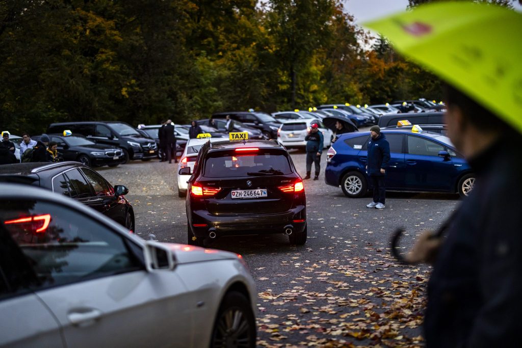 Uber-Fahrer protestieren am Montagmorgen wegen Arbeitsbedingungen