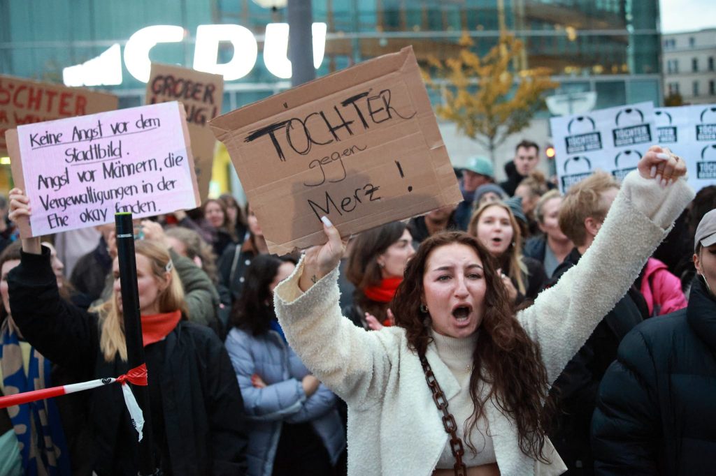 «Töchter»-Demos gegen Merz – Kritik an Bemerkung zum «Stadtbild»