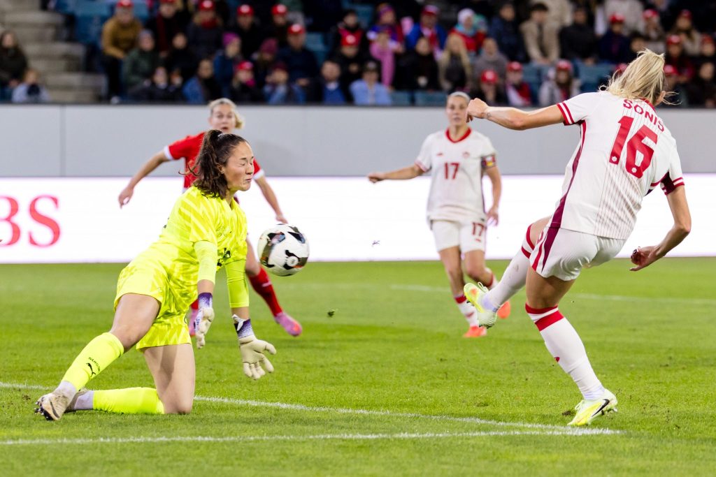 Die Schweizerinnen gewinnen erstmals gegen Kanada