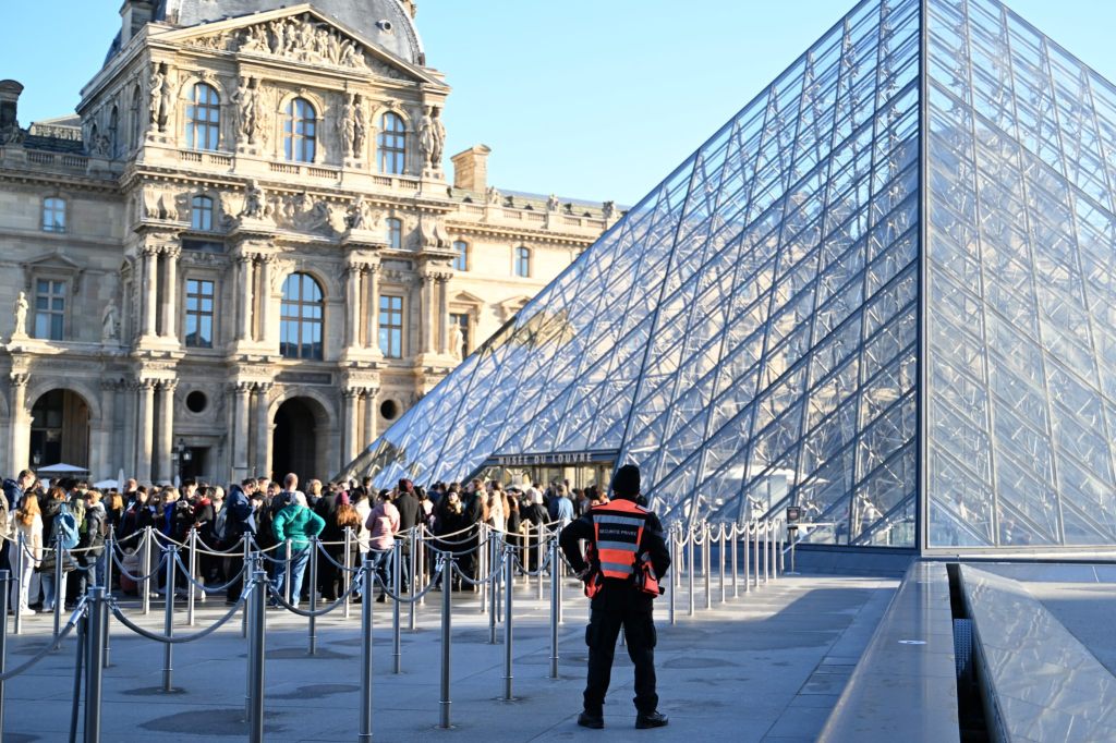 Neue Sicherheitsvorkehrungen für Louvre noch in diesem Jahr
