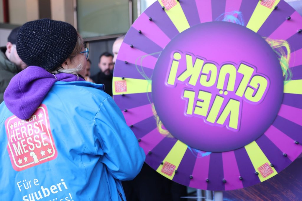 Glücksrad statt Depot: «Ich hole mir nachher auch eine PET-Flasche zum Mitmachen»