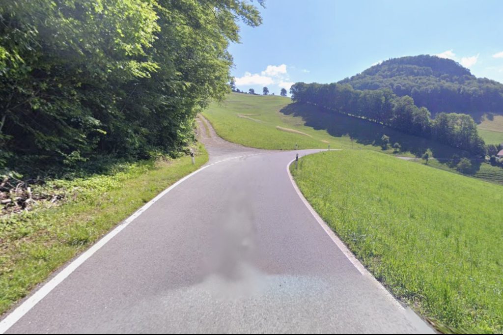 Sperrung der Schafmattstrasse in Oltingen wegen Holzschlag