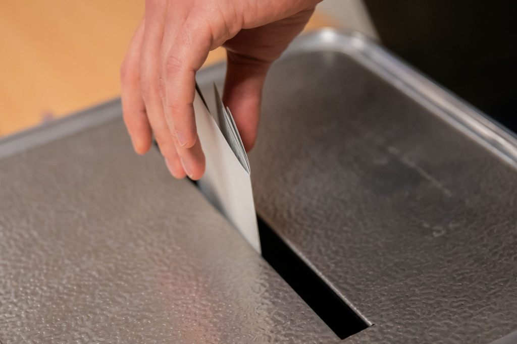 Basel-Stadt lehnt beide nationalen Initiativen deutlich ab