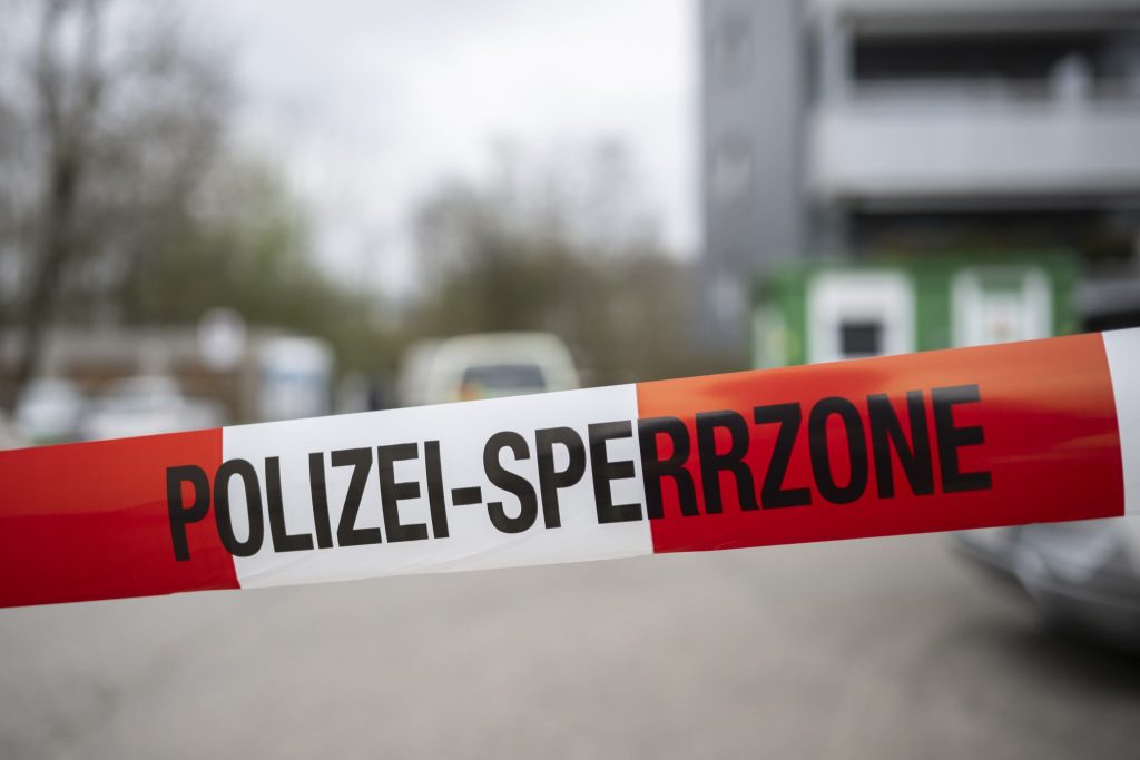 Polizei findet in Truttikon zwei tote Personen in Wohnhaus