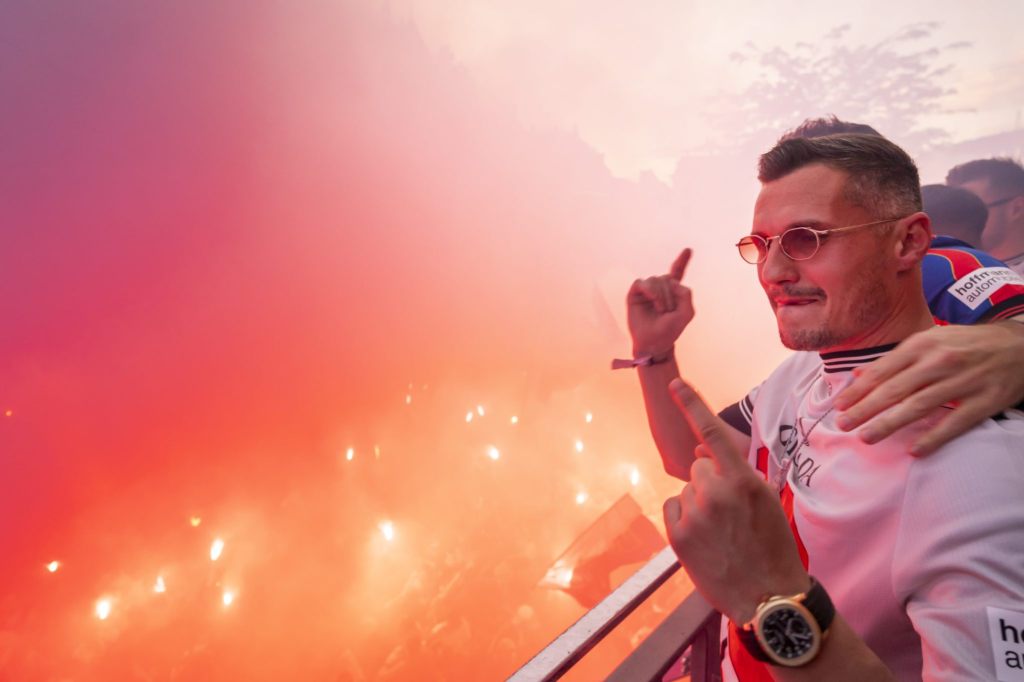 Pyro-Fackel kostet Xhaka saftige Busse