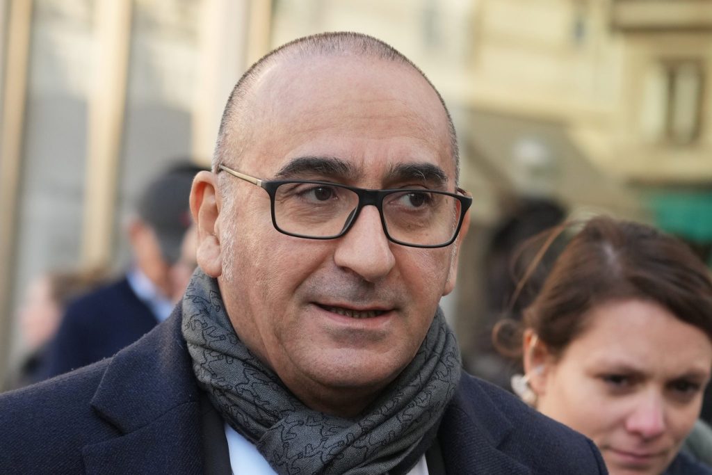 Louvre-Juwelen: Innenminister gibt Hoffnung nicht auf