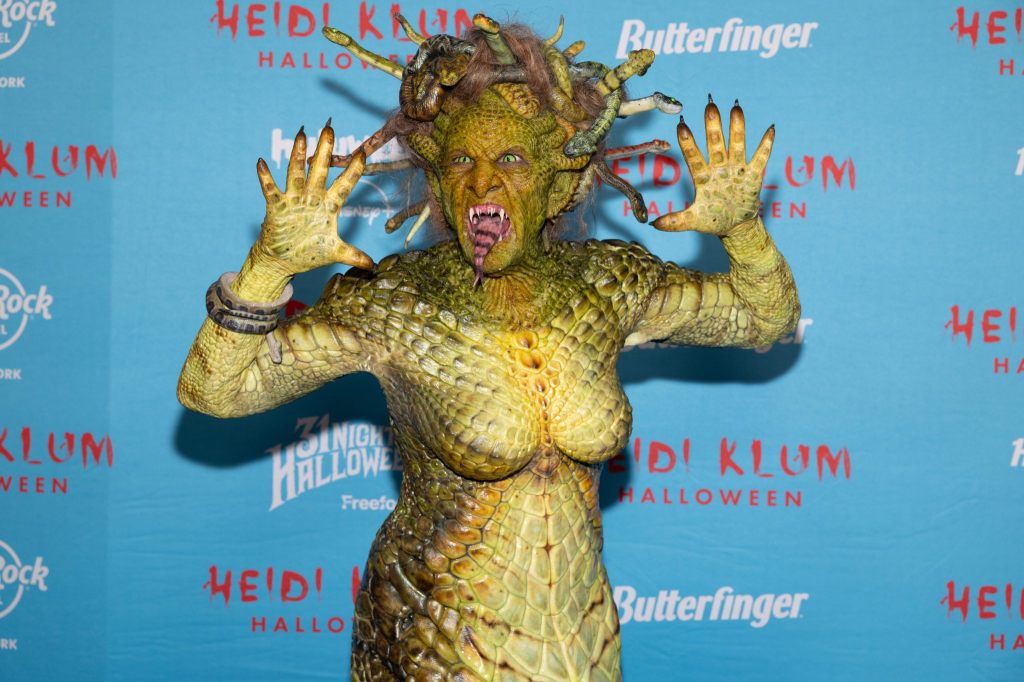 Heidi Klum schockiert als monströse Medusa bei Halloween-Party