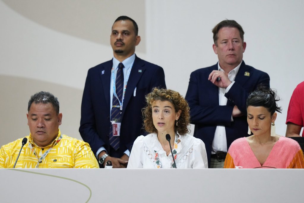 Länderbündnisse erhöhen Druck: Fahrplan für Fossilausstieg gefordert