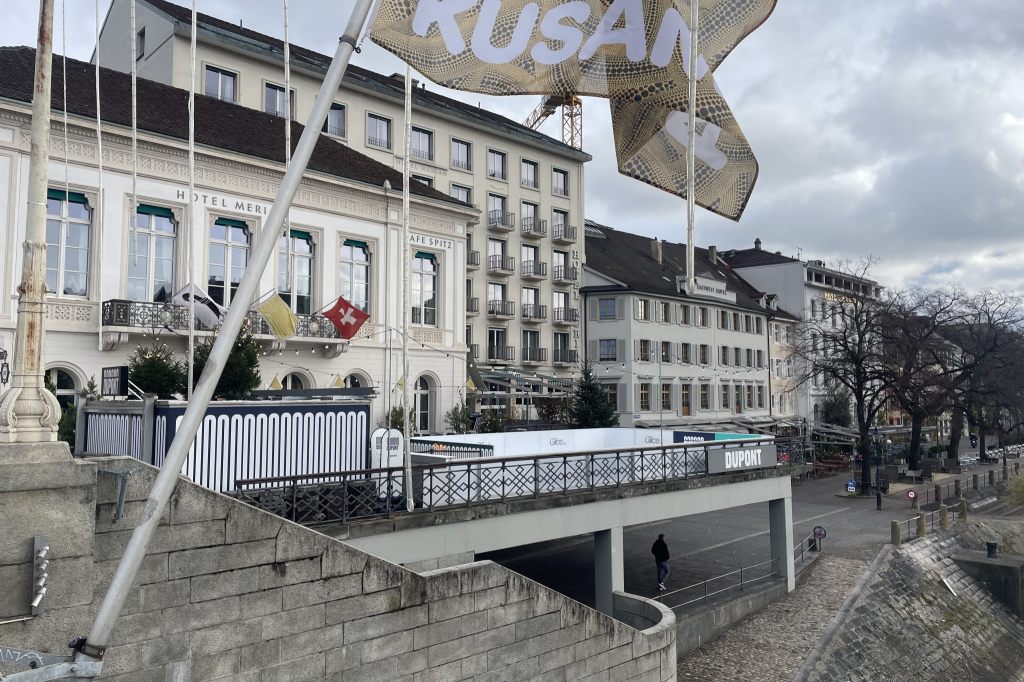Basel erhält Kunsteisbahn am Rhein
