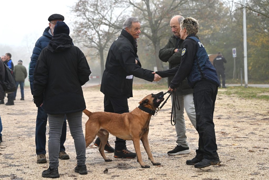 «Heute Abend bekommt er Lachs»: Devil schliesst Prüfung als Zweitbester ab