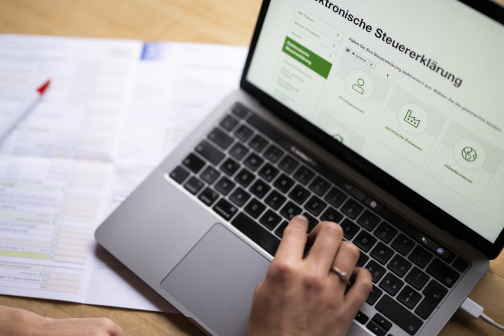 Steuerabzug vom Lohn – Basler Wirtschaftsverbände mit Referendum