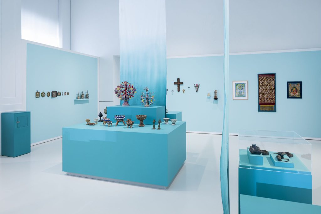 Das Museum der Kulturen versinkt im Gebet