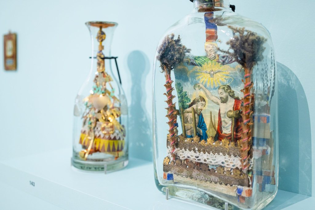 Das Museum der Kulturen versinkt im Gebet