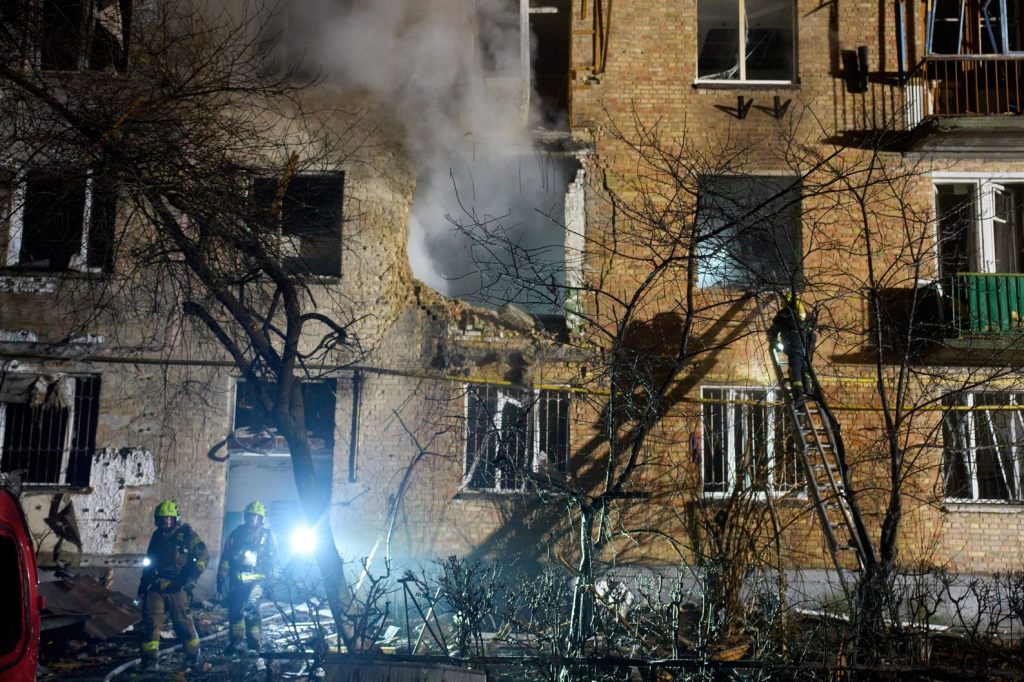 Neue Luftangriffe – Einschläge in Wohnhäusern